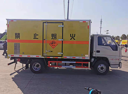 前进爆破器材运输车技术升级与安全合规新趋势